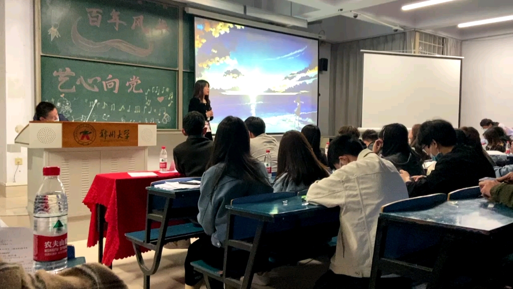 [图]单依纯《星sailing》翻唱郑州大学校园歌手大赛