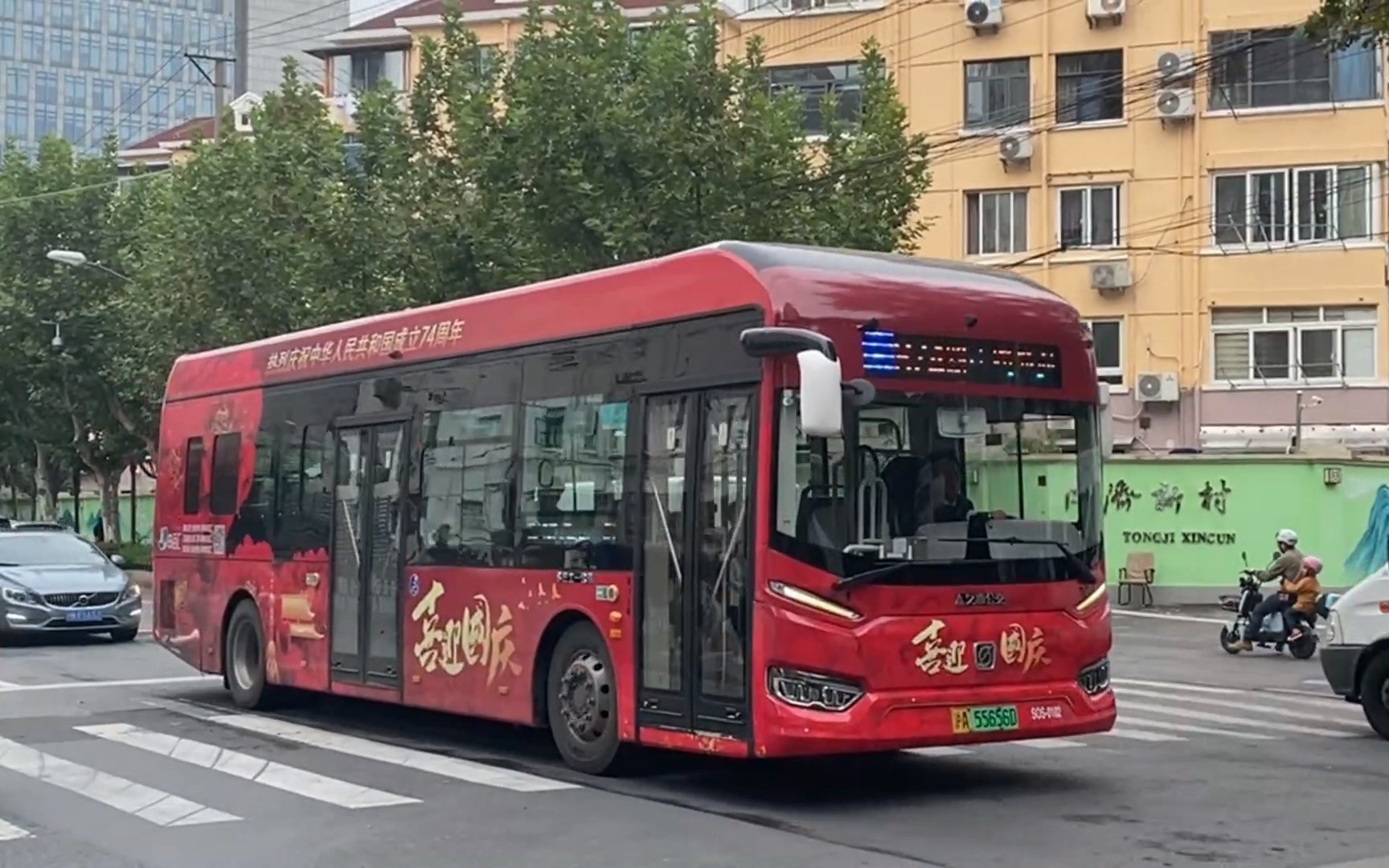 【临时代跑】上海公交874路国庆彩车s0s-0102运营实拍