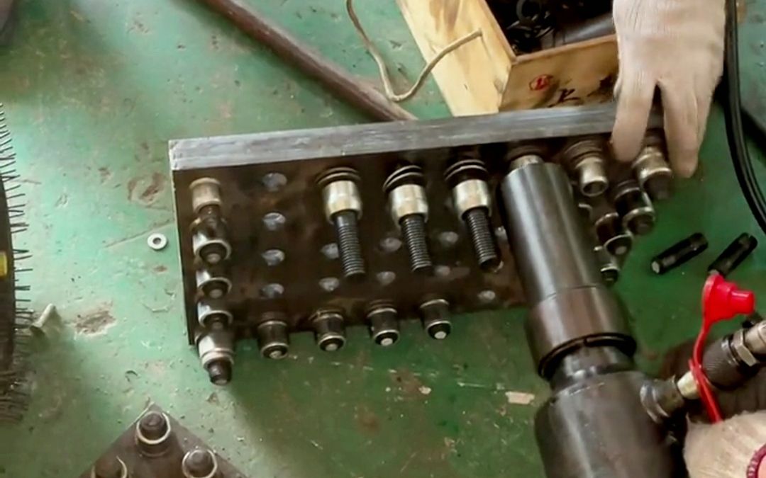 细砂回收环槽铆接机 振动筛环槽铆钉机 环槽铆钉机振动筛