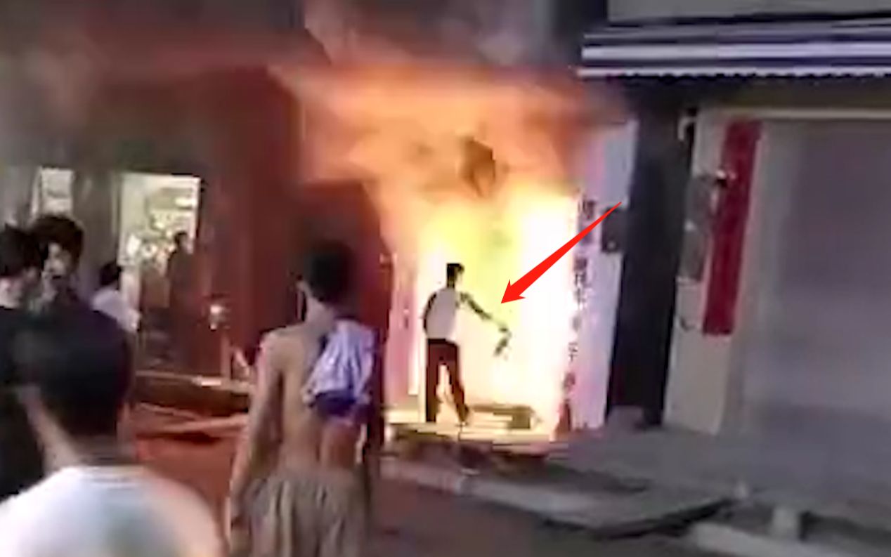 向军人致敬！休假战士被爆炸气浪掀飞仍坚持救火