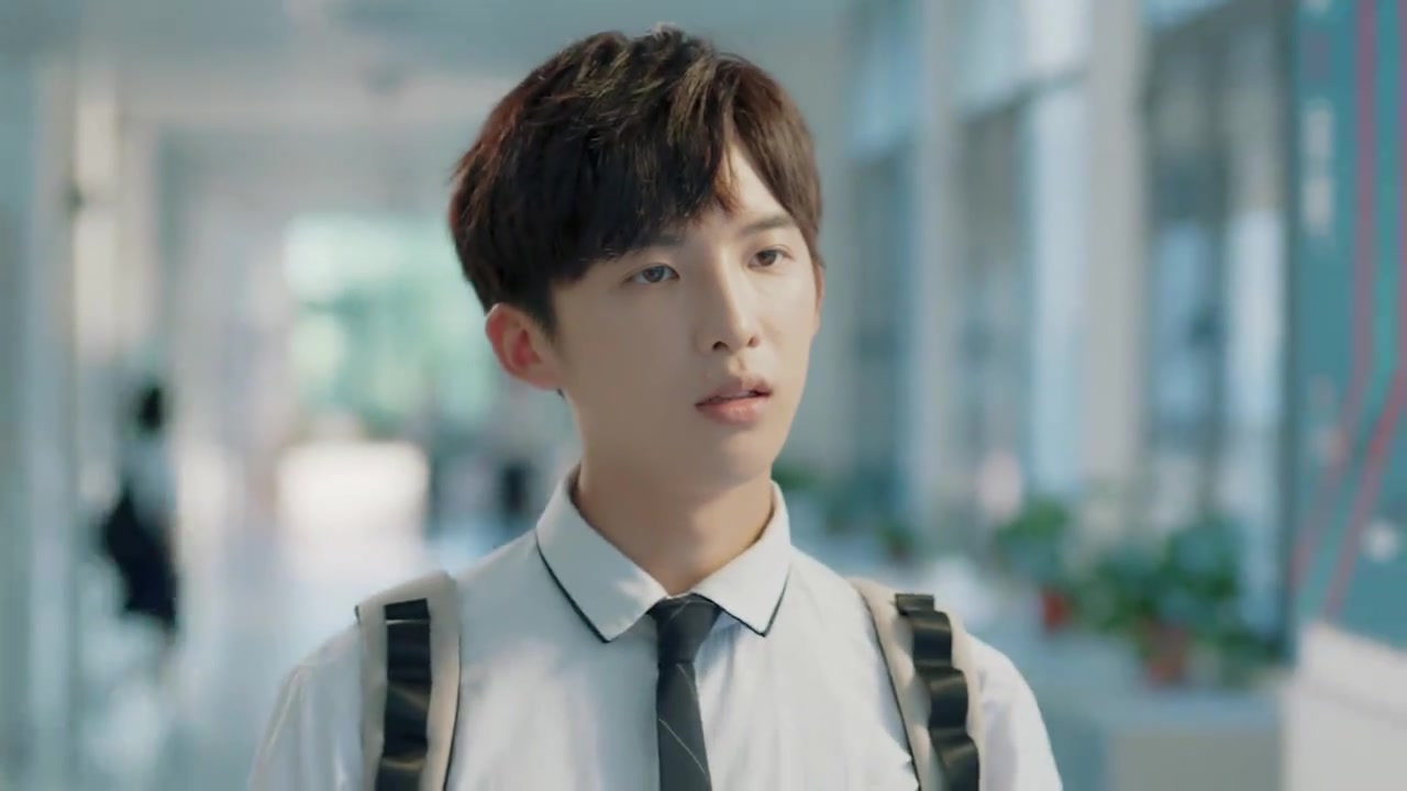 陆班长听说林星辰参加比赛是为了和自己吃饭,真开心,笑的太甜了