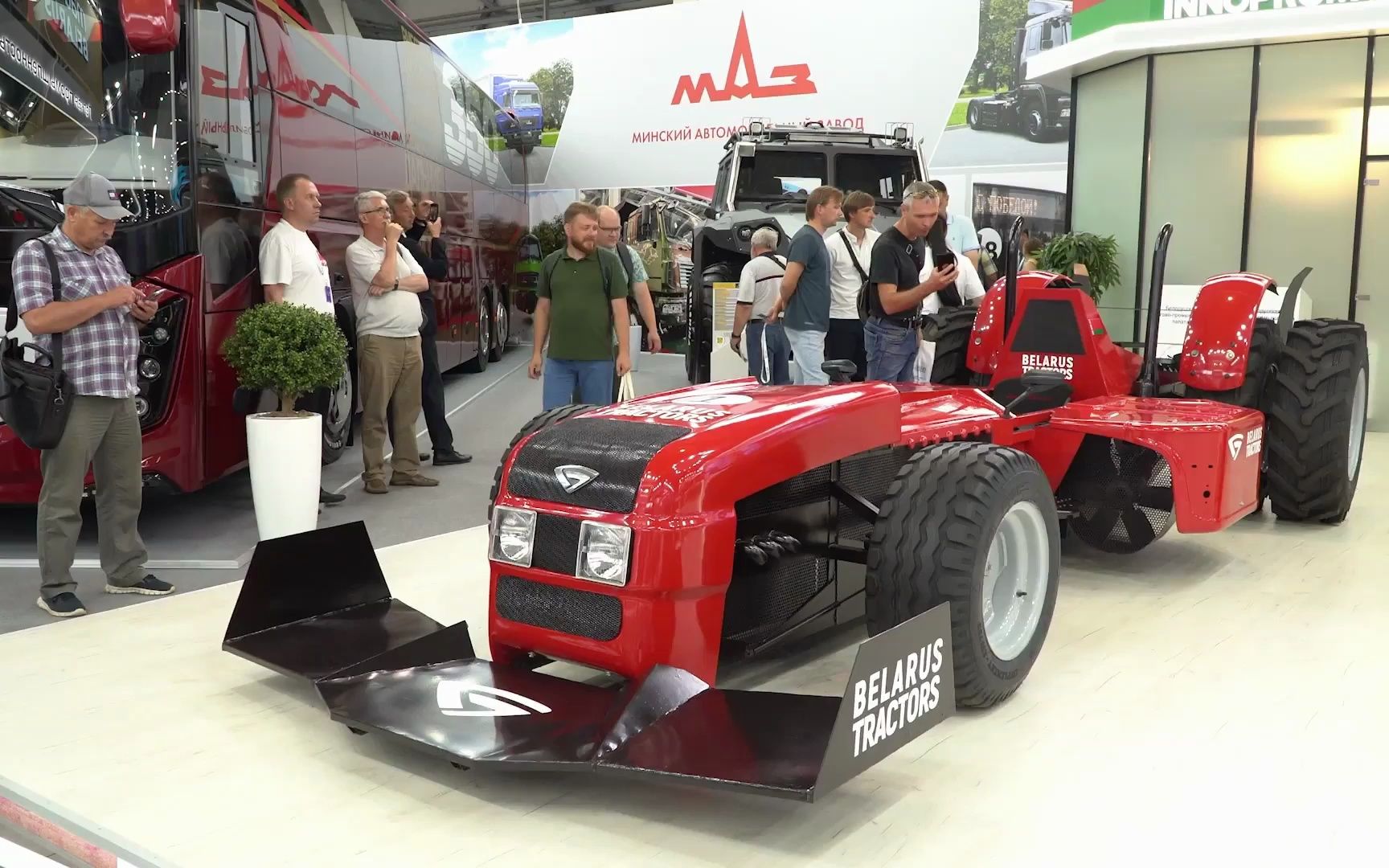 窝法的时风1000白俄限定 但人家这是真的拖拉机改装的