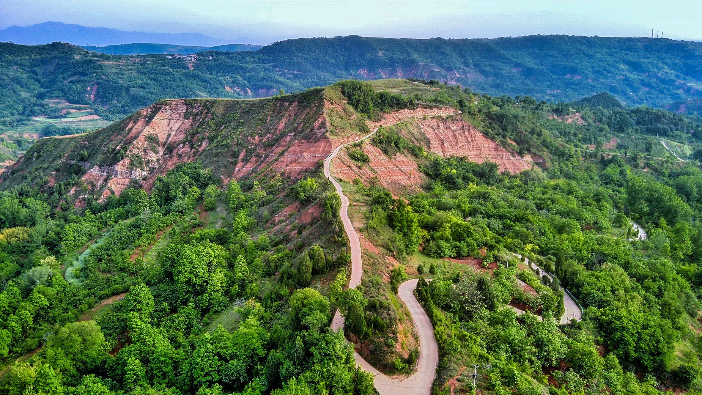 西安周末去哪里,蓝田县华羊环线看丹霞地貌,是自驾摩旅经典线路