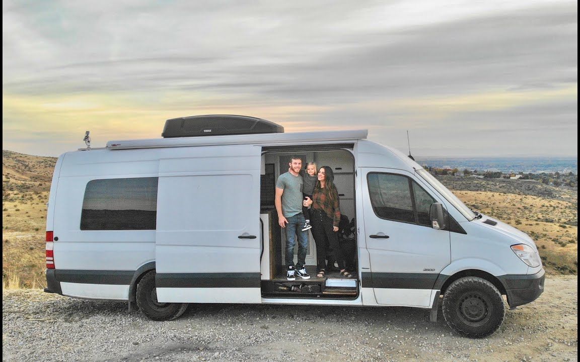 幸福三口之家改造的奔驰斯宾特vanlife房车【van life房车改装案例