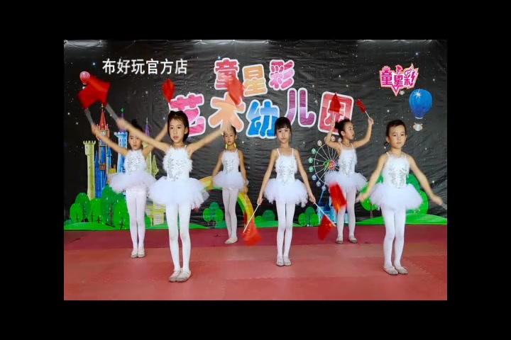 [图]舞蹈幼儿园《国旗国旗真美丽》宝贝表演