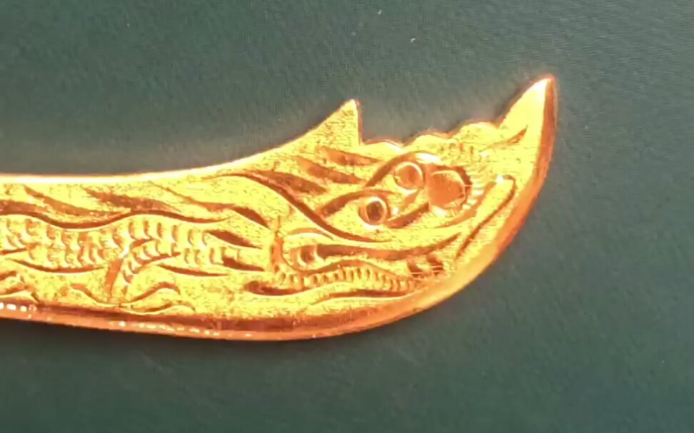 纯金的好处就是,视频自带特效!莫非是传说中的流星弯月刀?