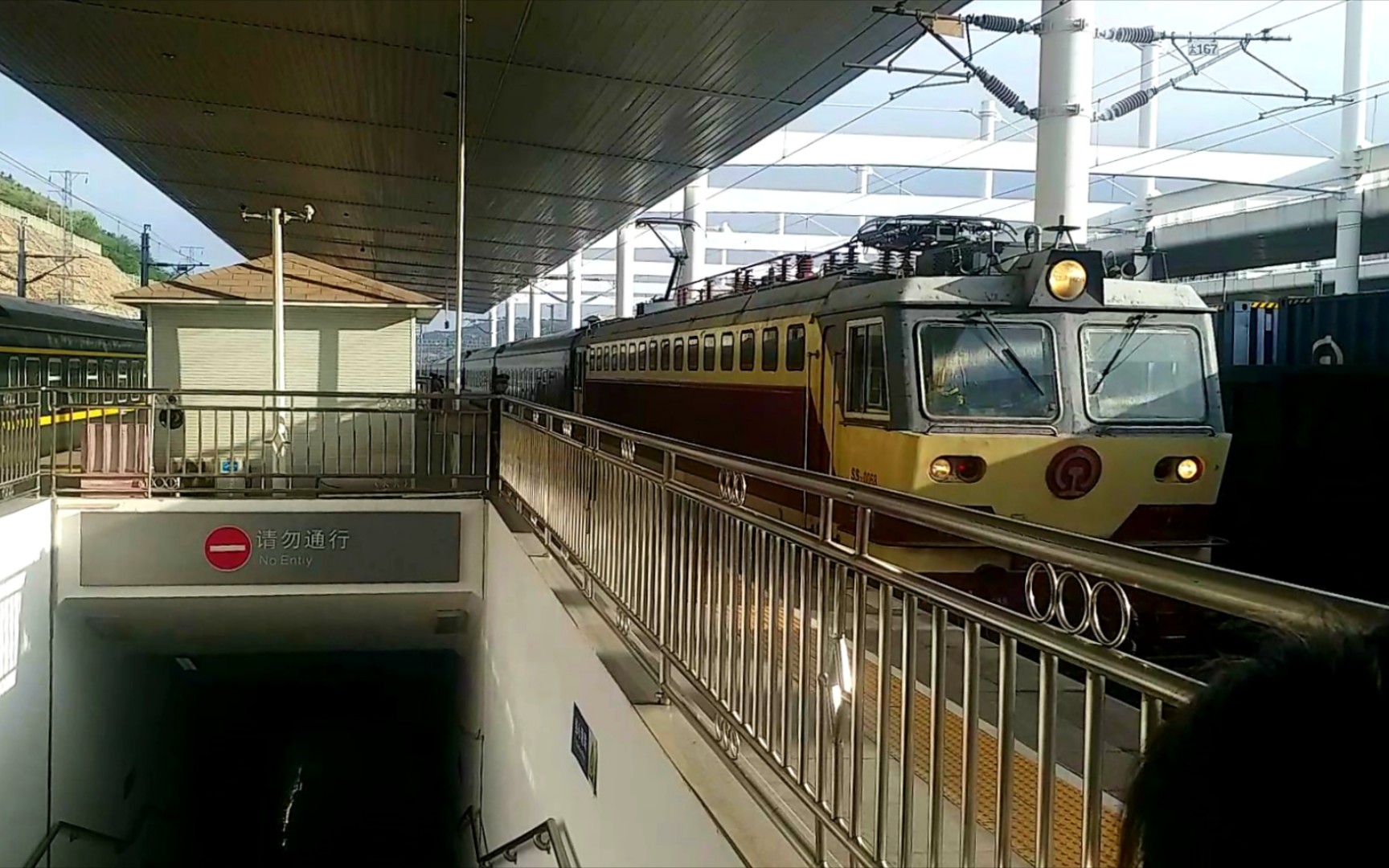 ss7c0068牵引k978次到达绥德站