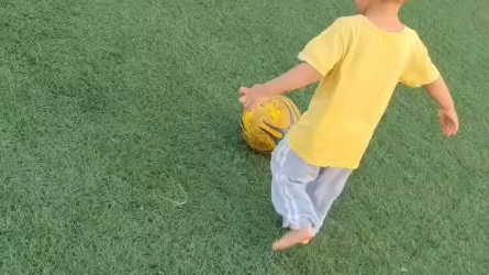 [图]足球⚽小子（技术越来越好了）