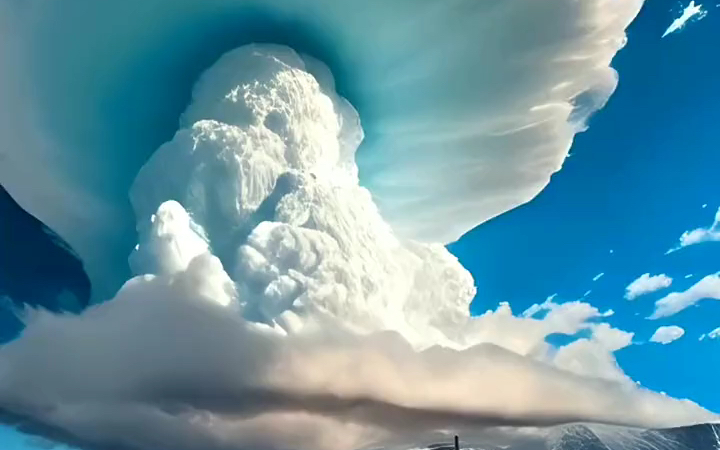 云的温柔"是晚来的善意和干净的你"#治愈系风景#ai绘画 #云朵 #壁纸