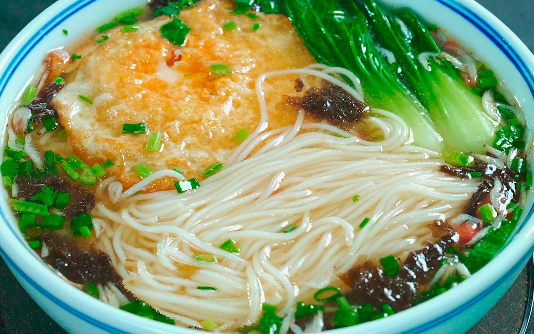 喜欢吃面条的一定要收藏,教你懒人早餐面,汤鲜味美,好吃又营养