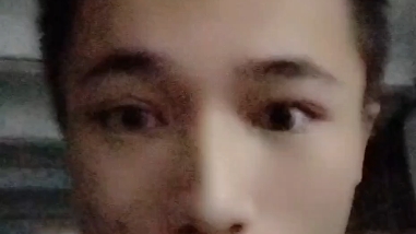 当郑嘉豪在看帅哥看的目不转睛时