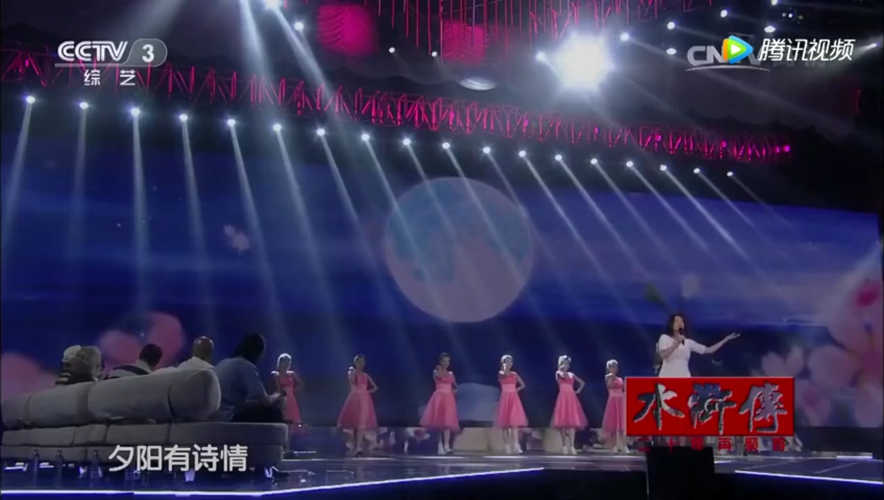 [图]何晴演唱歌曲《又见炊烟 》不多见了