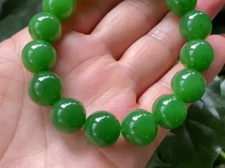 和田玉碧玉手链手串,俄碧老料,碧色娇艳,颗颗精选,粒粒完美,带有个别