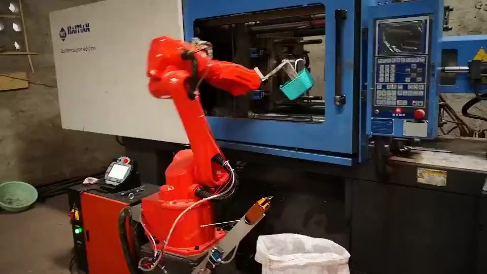 工业六轴机器人机械手臂注塑取件2
