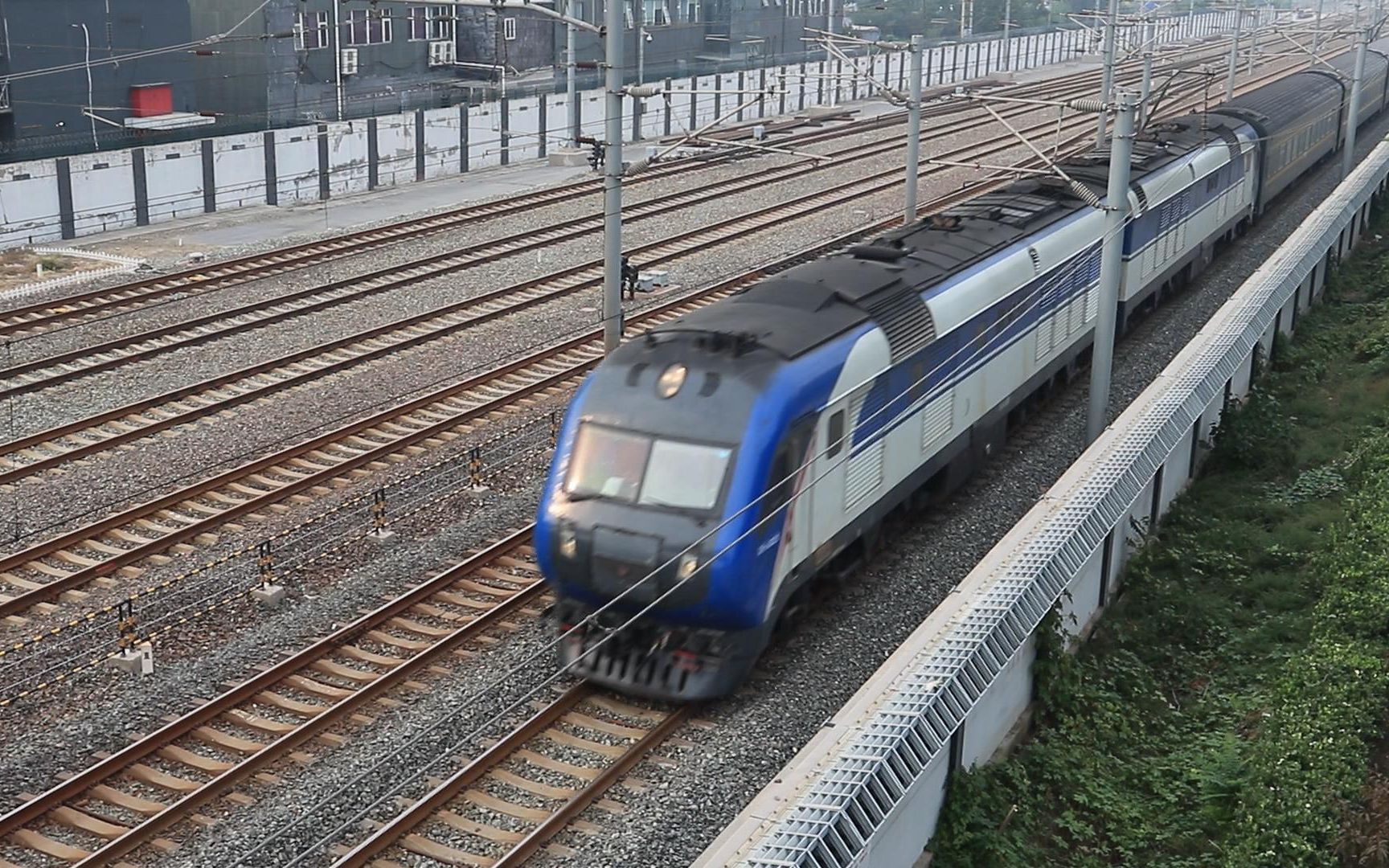 z208次通过北京南站