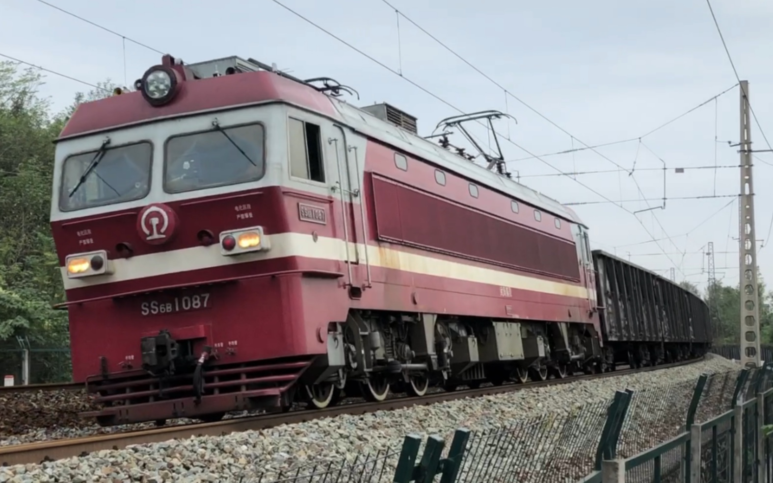 南焦柳:ss6b牵引货列通过荆门站方向_哔哩哔哩 (゜-゜)つロ 干杯
