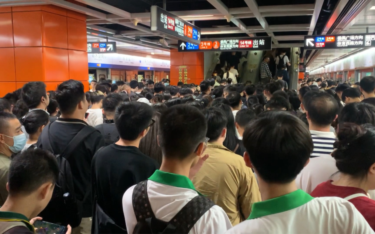 广州地铁周五晚高峰随拍