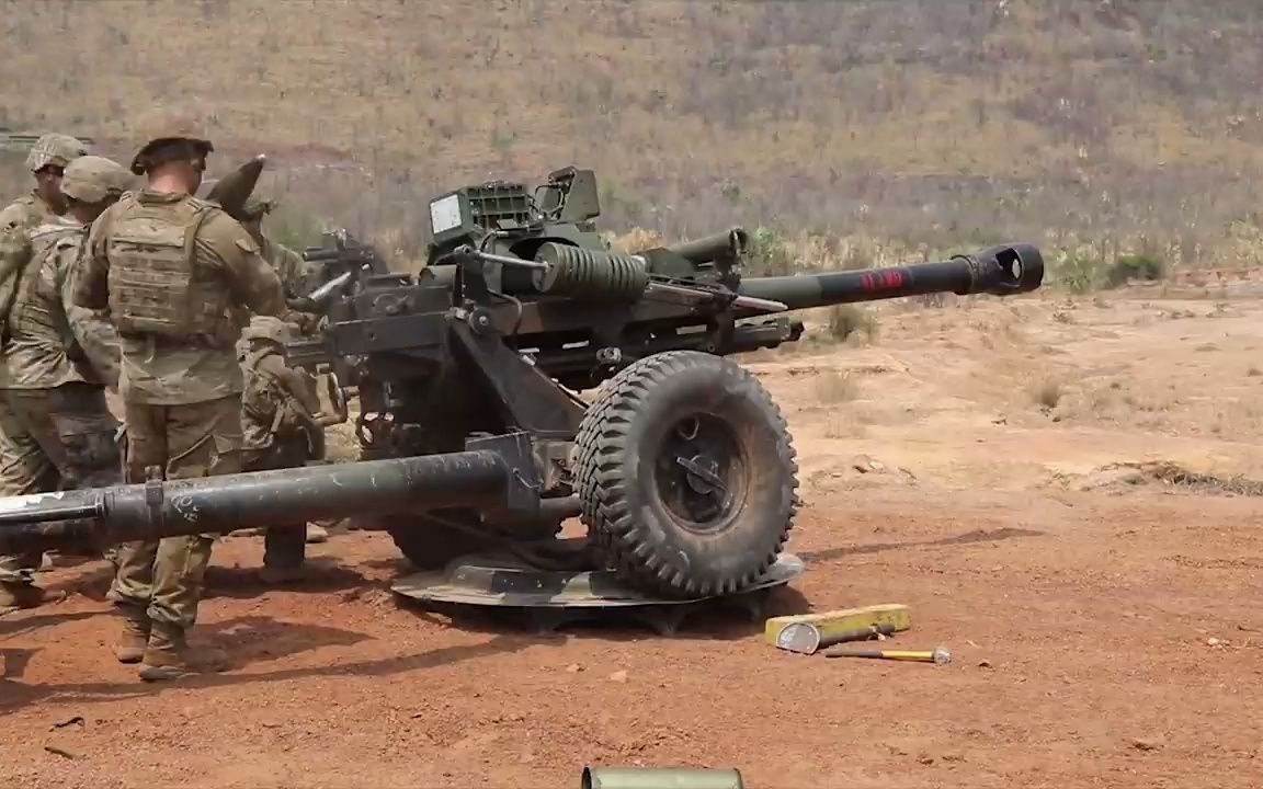 美陆 m119a3 榴弹炮直射训练