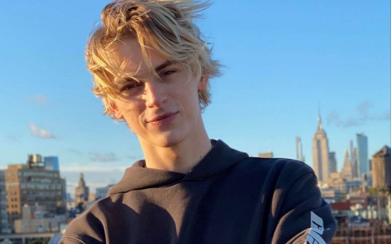 dominiksadoch728猛男该看的视频