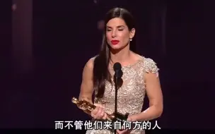 Скачать видео: 看看全球收入最高女演员获得奥斯卡影后发表感言的风采