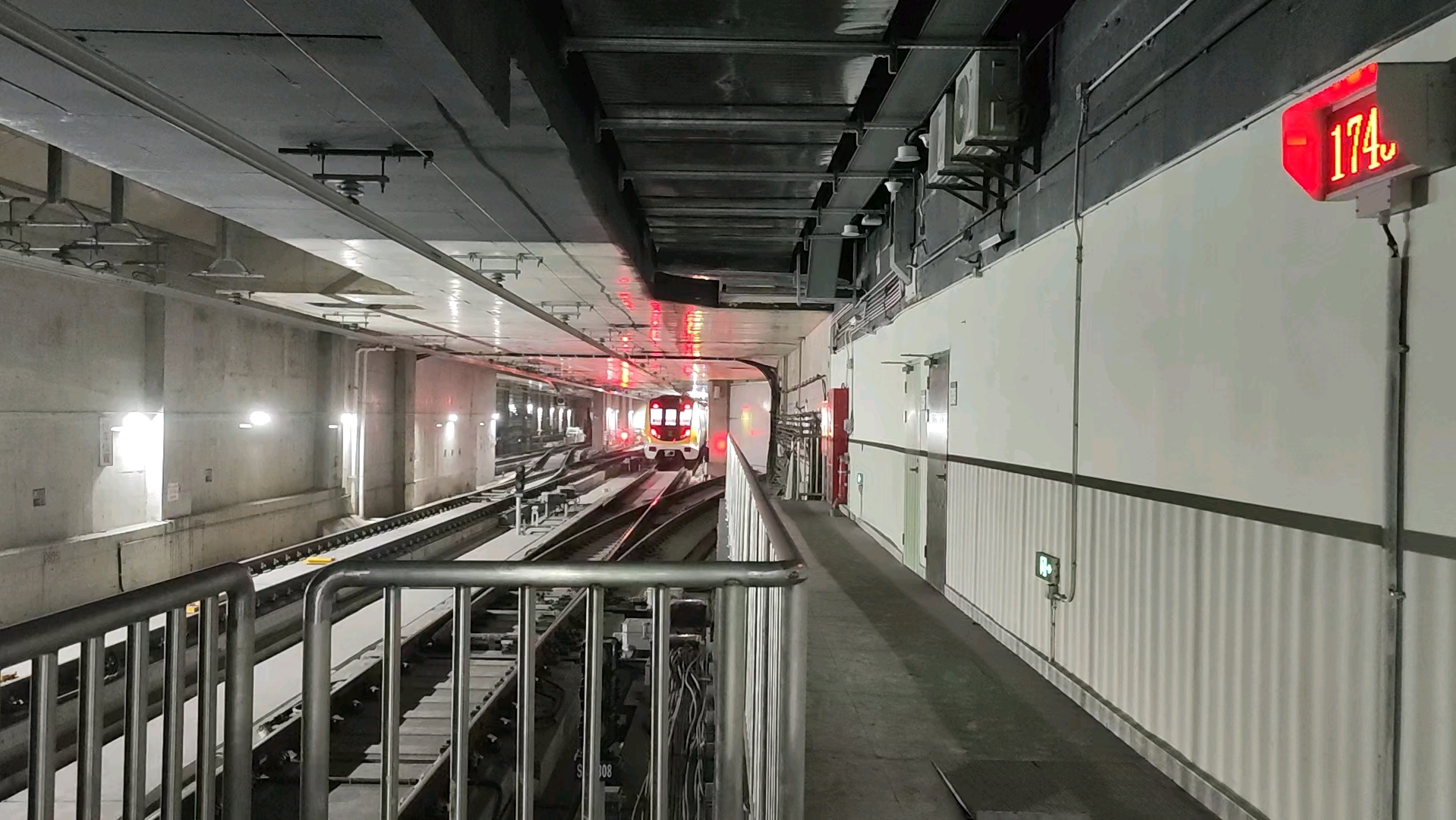 深圳地铁14号线 罗湖北站出站 1414号车