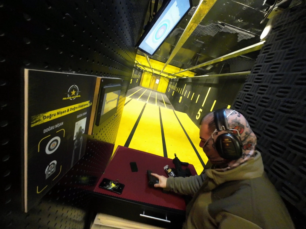 君士坦丁堡室内靶场开几枪