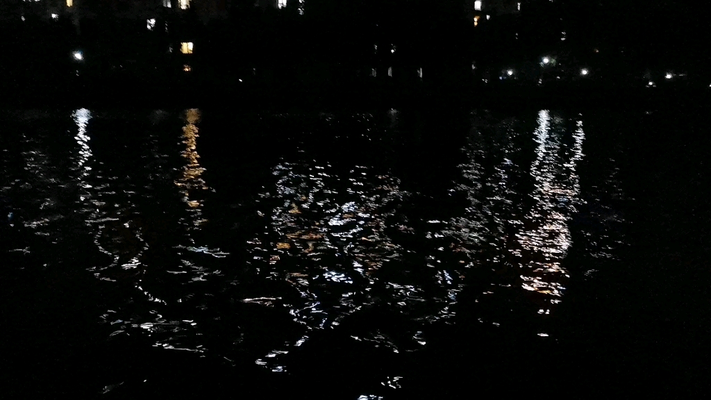 晚上河边照片真实图片