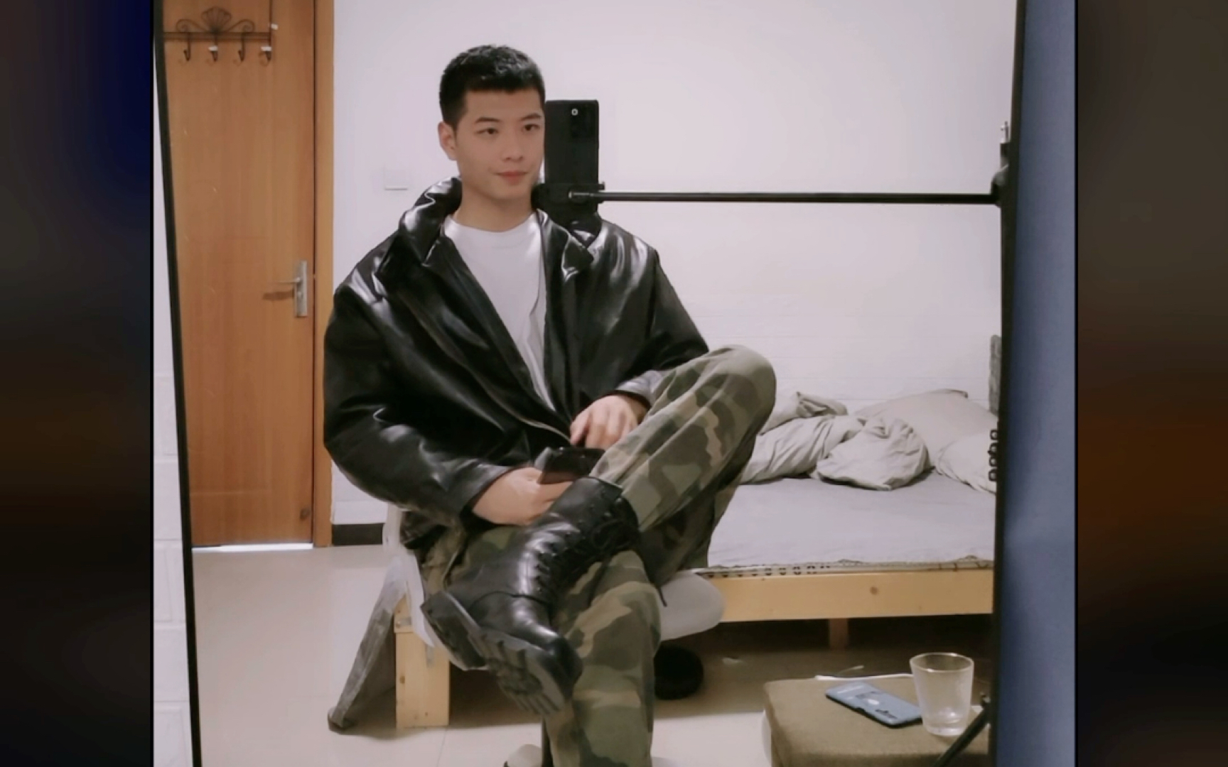 寸头低音炮痞帅兵哥哥