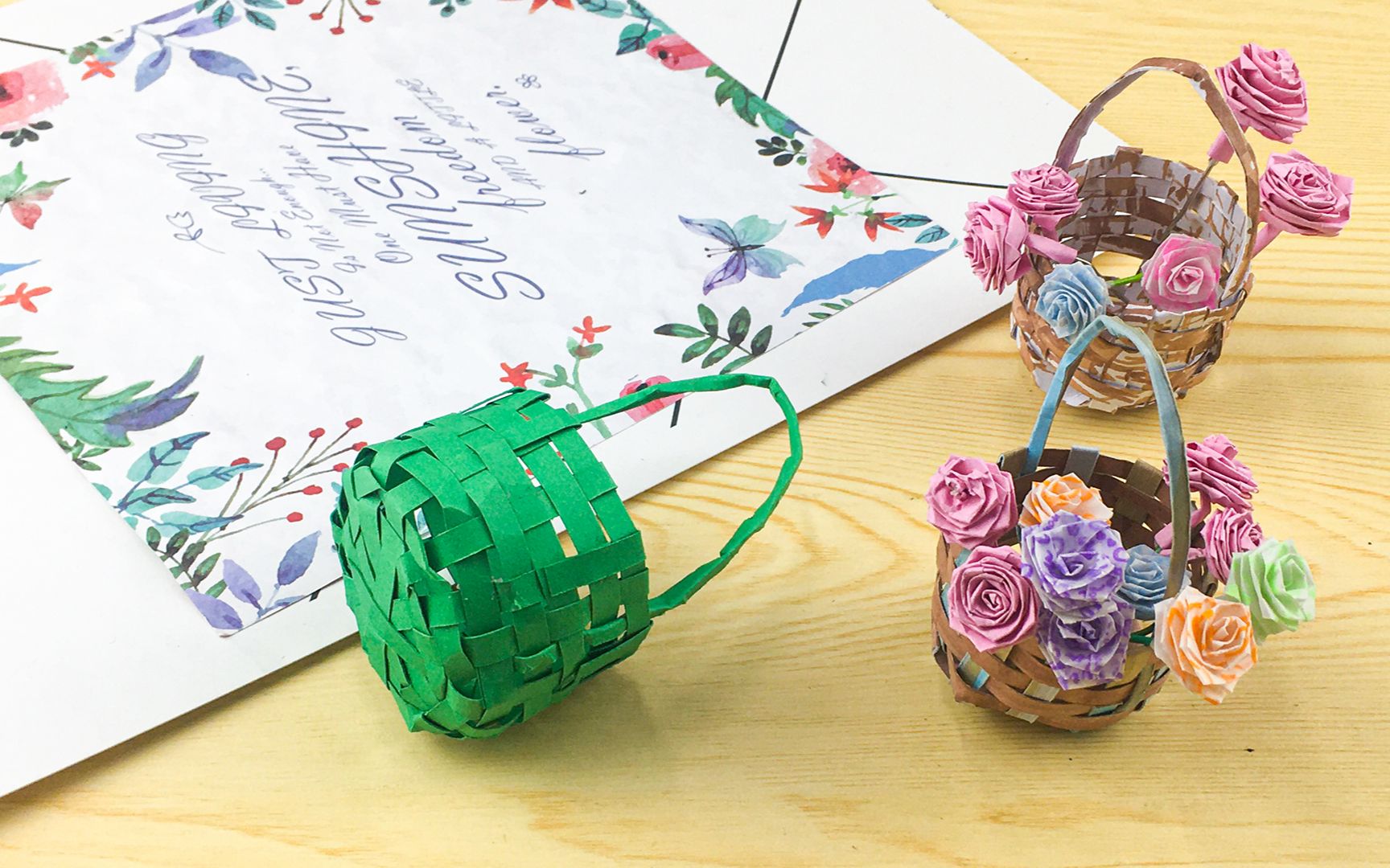 用纸条编制的小花篮,上面插满小花,摆起来超好看_哔哩哔哩_bilibili