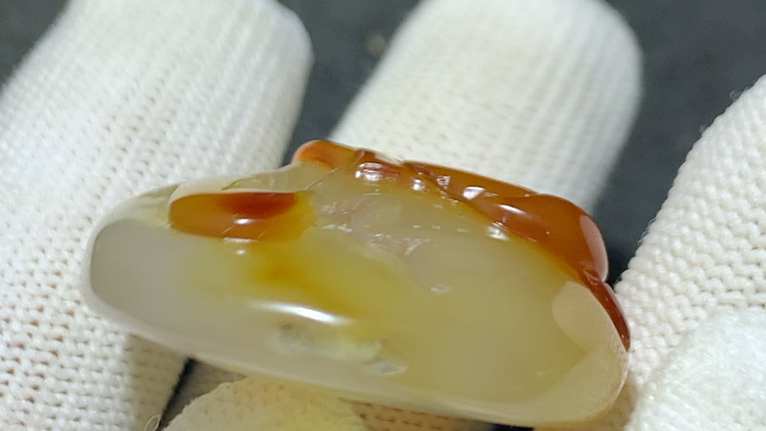 精美天然江料玛瑙手工俏色巧雕白鹭莲花吊坠一个,寓意:一路连升,尺寸