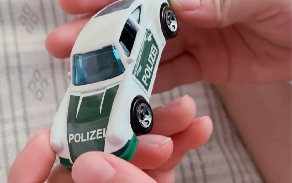 瓦娃胡测!风火轮保时捷警车porsche 911