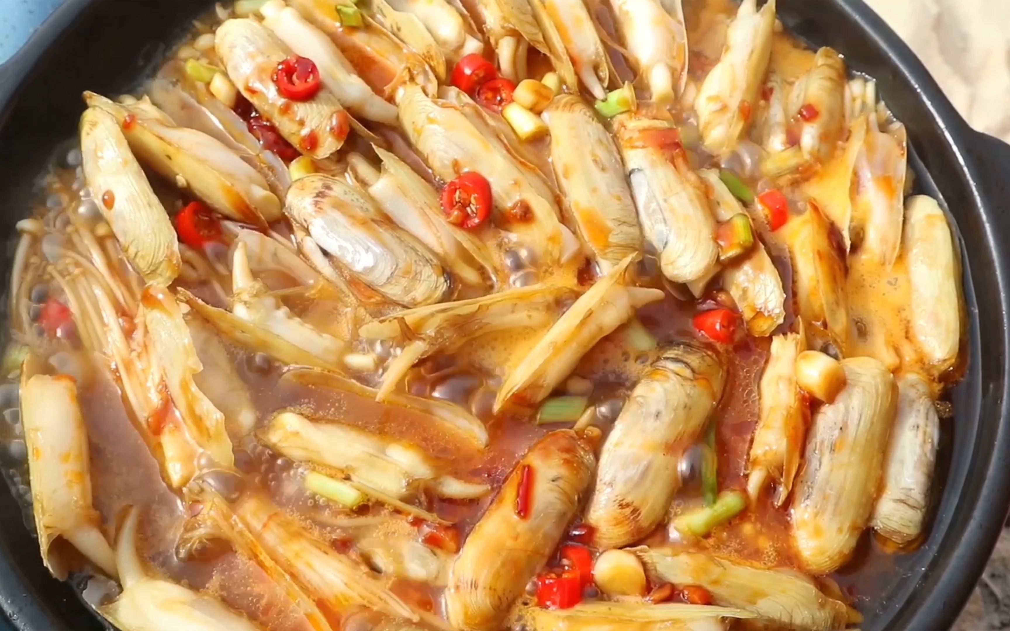 在海边酱爆指甲螺,秒杀大排档爆炒海鲜,味道超级鲜美