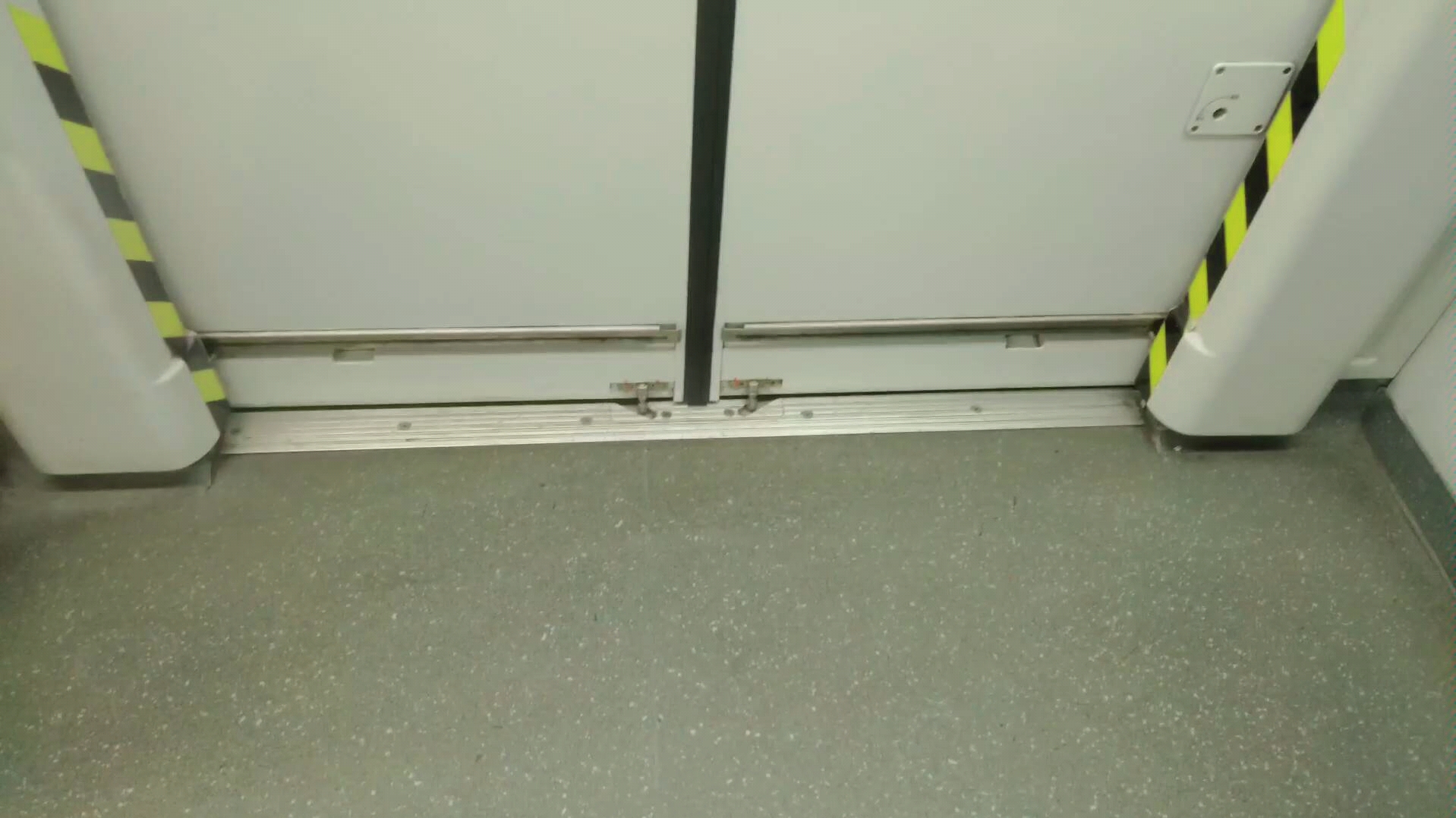 【关门声】广州地铁二号线a4型列车塞拉门关门_哔哩哔哩_bilibili