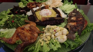 傣族特色簸箕饭 不用筷子直接用手抓着吃 六道菜68元也太实惠了 哔哩哔哩 つロ干杯 Bilibili