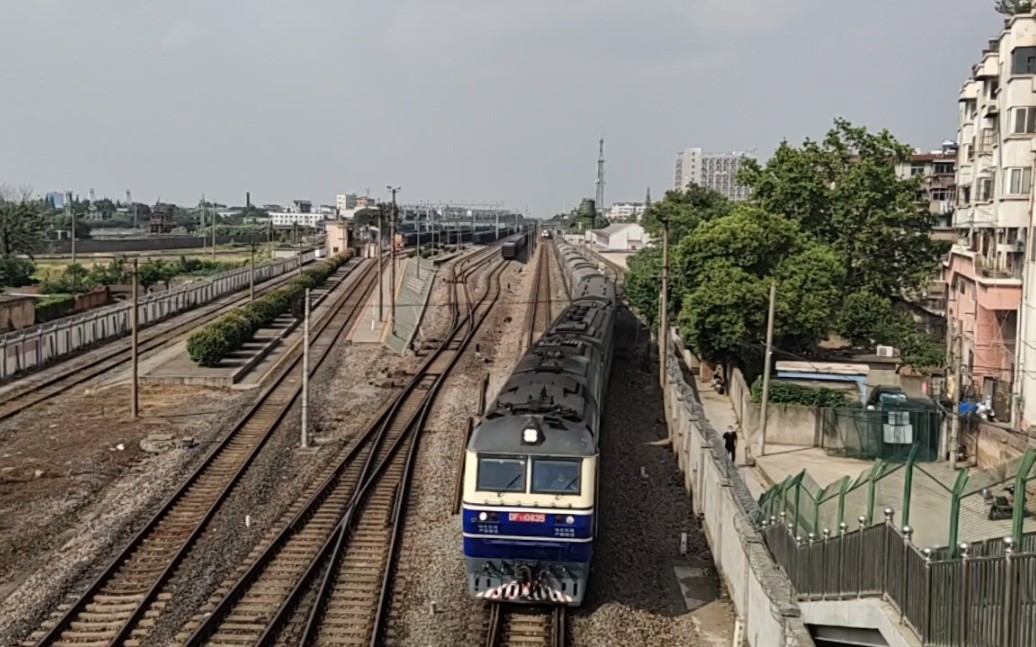 东风11牵引k101次列车马鞍山站1道发车!