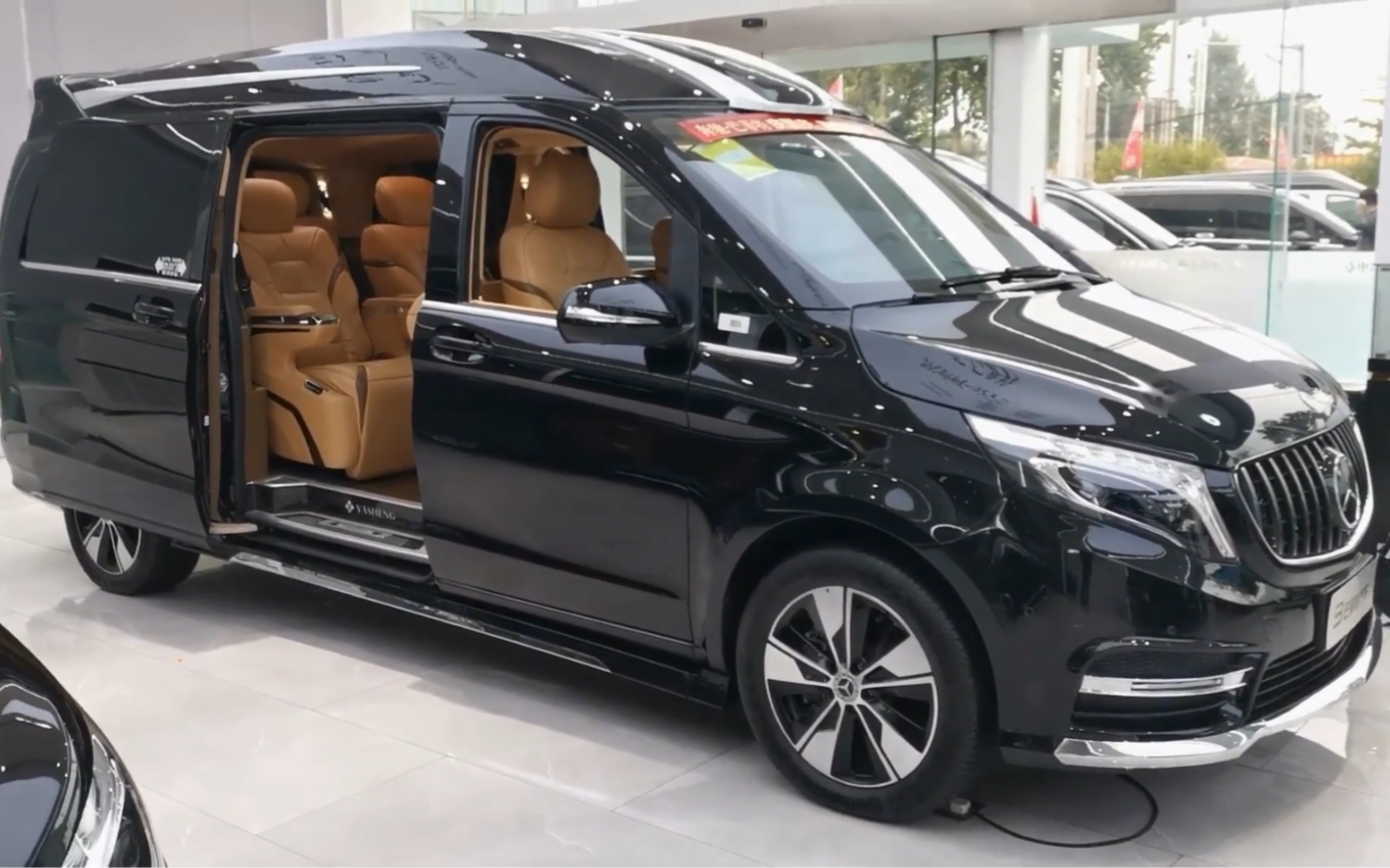 2022款奔驰v260l试车