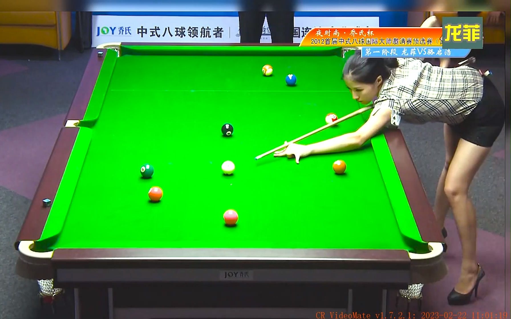 美女选手开球呲杆现场,用微笑化解尴尬,这笑容谁看谁心动 .