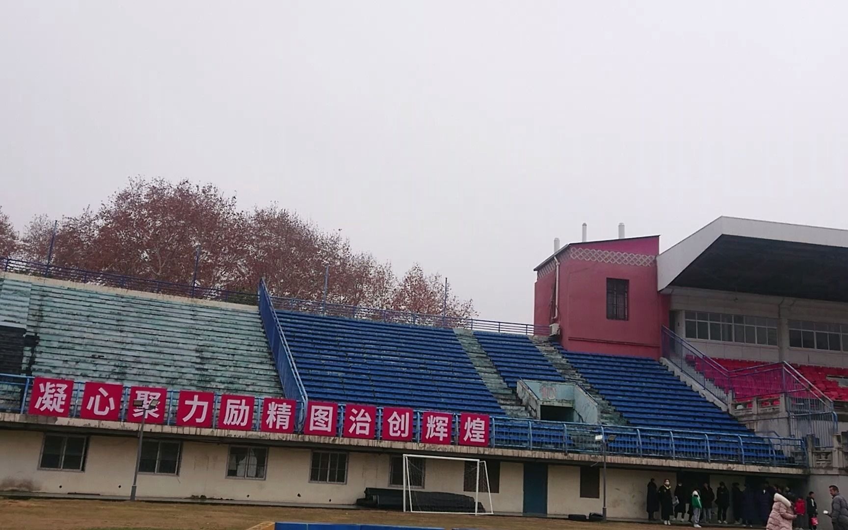 【城里城外】武汉新华路体育场5