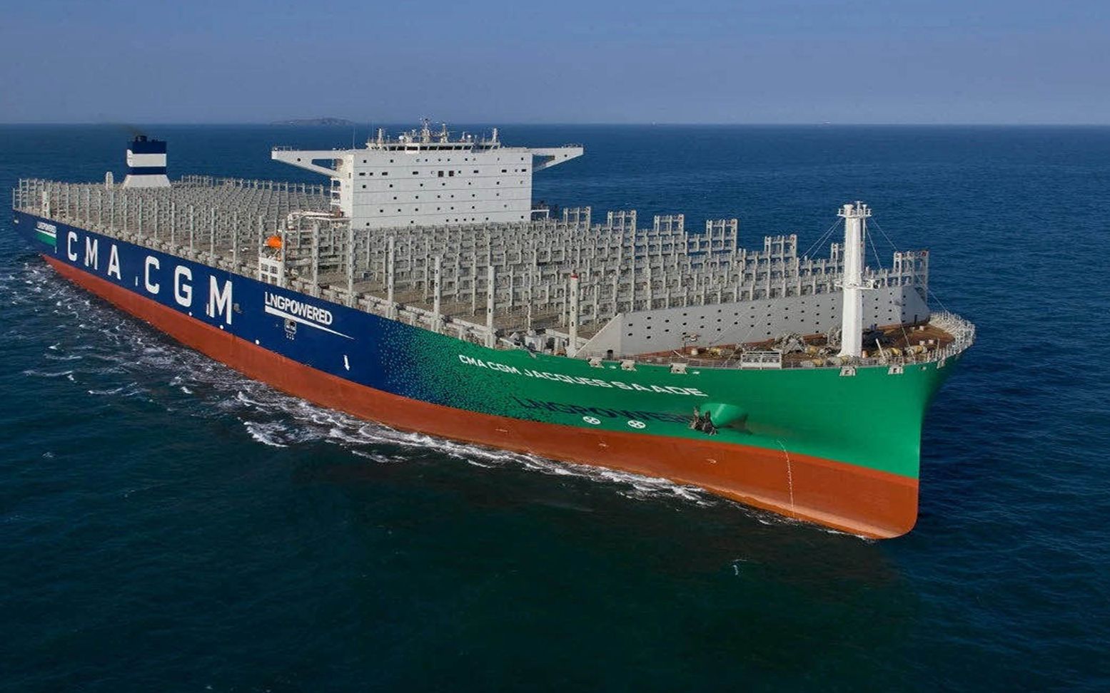 全球最大lng集装箱船在沪交付,比美军最大航母还要长60米