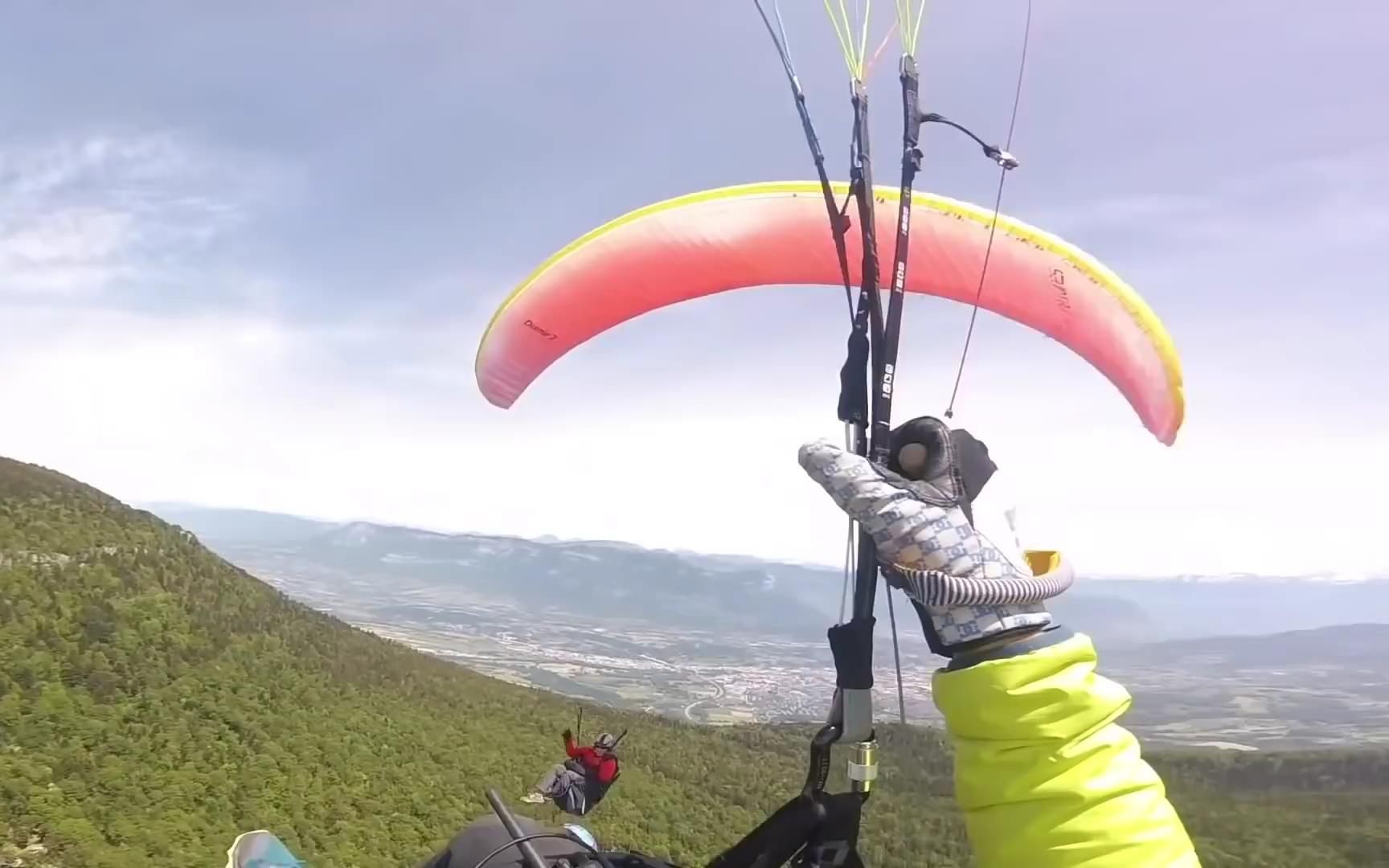 【每日药闻】2个飞翔的人在1200米高空中激情相撞 @柚子木字幕组