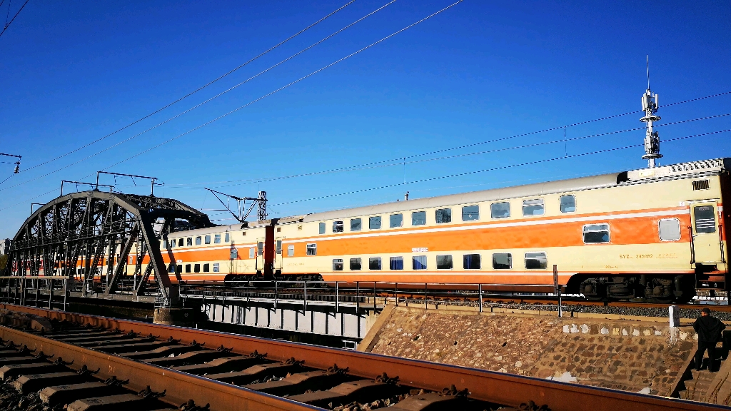 k7711带走秋天的桔色火车(本务:df4d 4213)_哔哩哔哩 (゜-゜)つロ