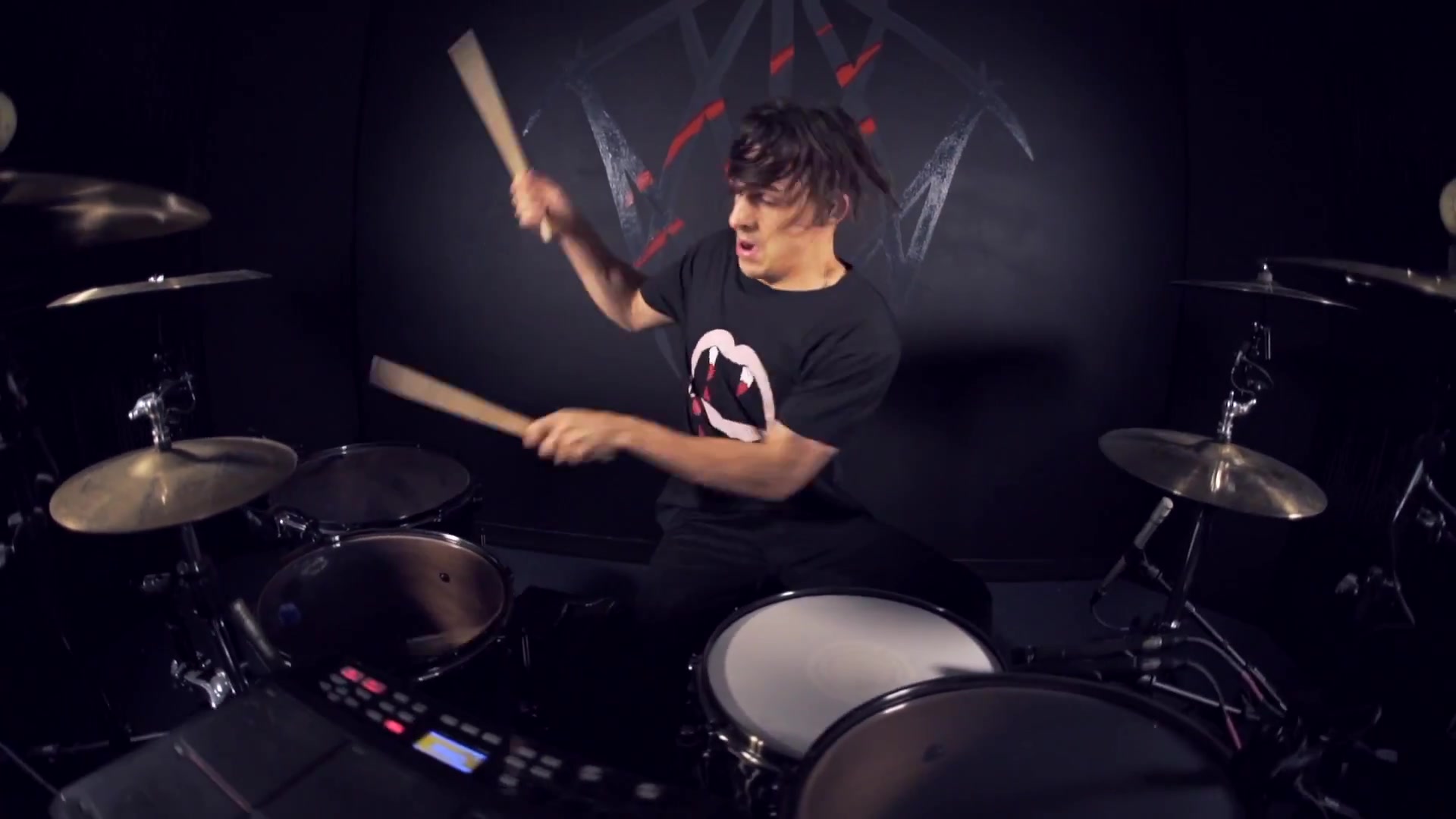 steve aoki vs matt mcguire - kolony drum mix (ultra music)