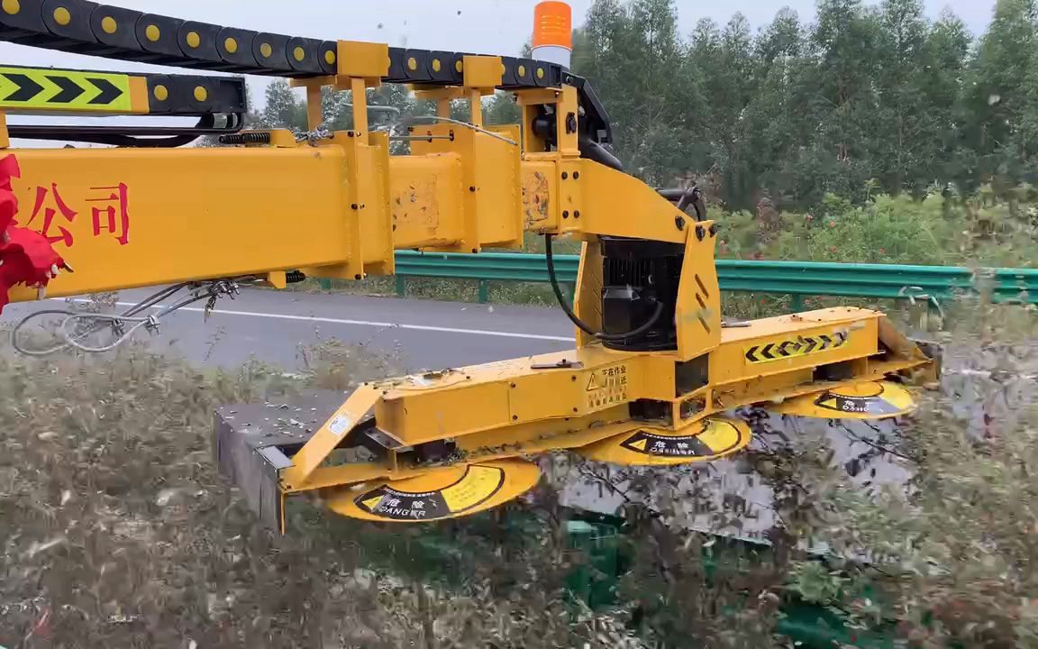 大型车载式绿篱割草机 高速粉碎灌木修剪车 公路中分带边坡打草机