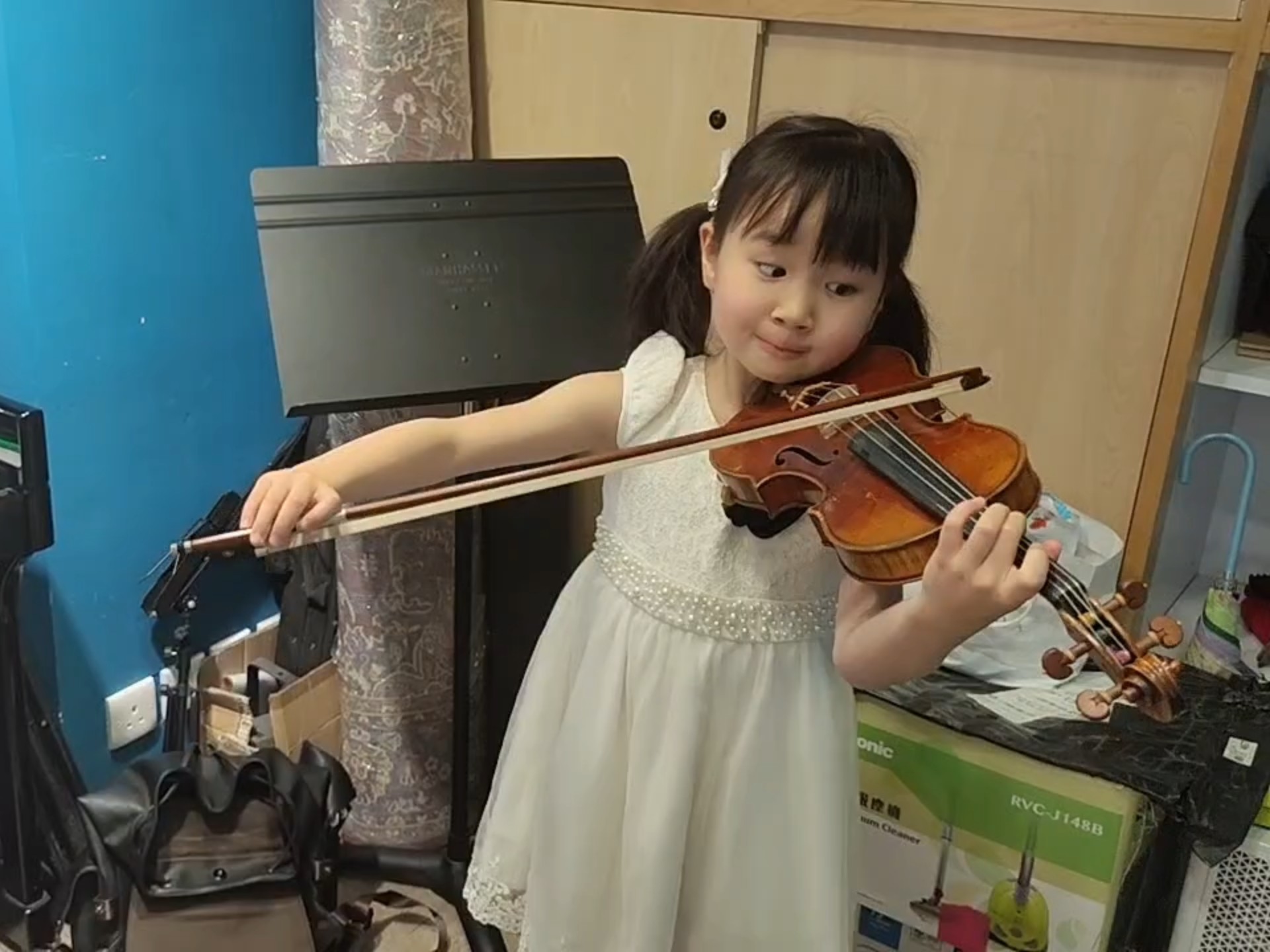 七岁琴童演奏流浪者之歌