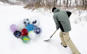 Télécharger la video: 为了挖一条弹珠赛道，我承包了整个雪场？！