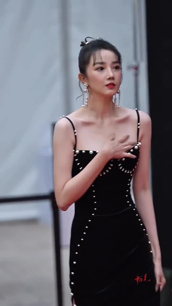 珍珠礼服的灵动陈小纭