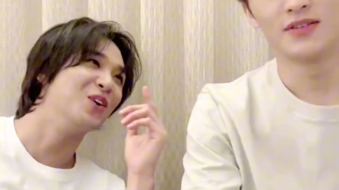 【李马克】【李楷灿】我们是真的很认真地在讨论公不公开腹肌的问题