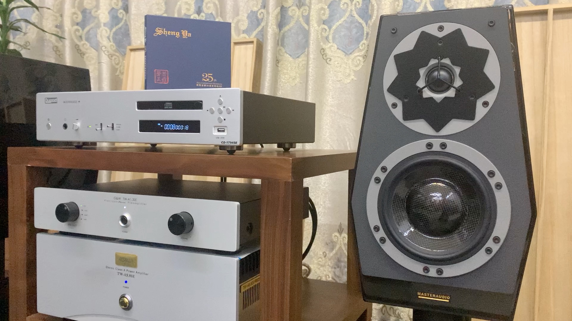 99美之声概念一号书架箱丹拿330高音搭配清华吴刚twa13se前级twa9se后