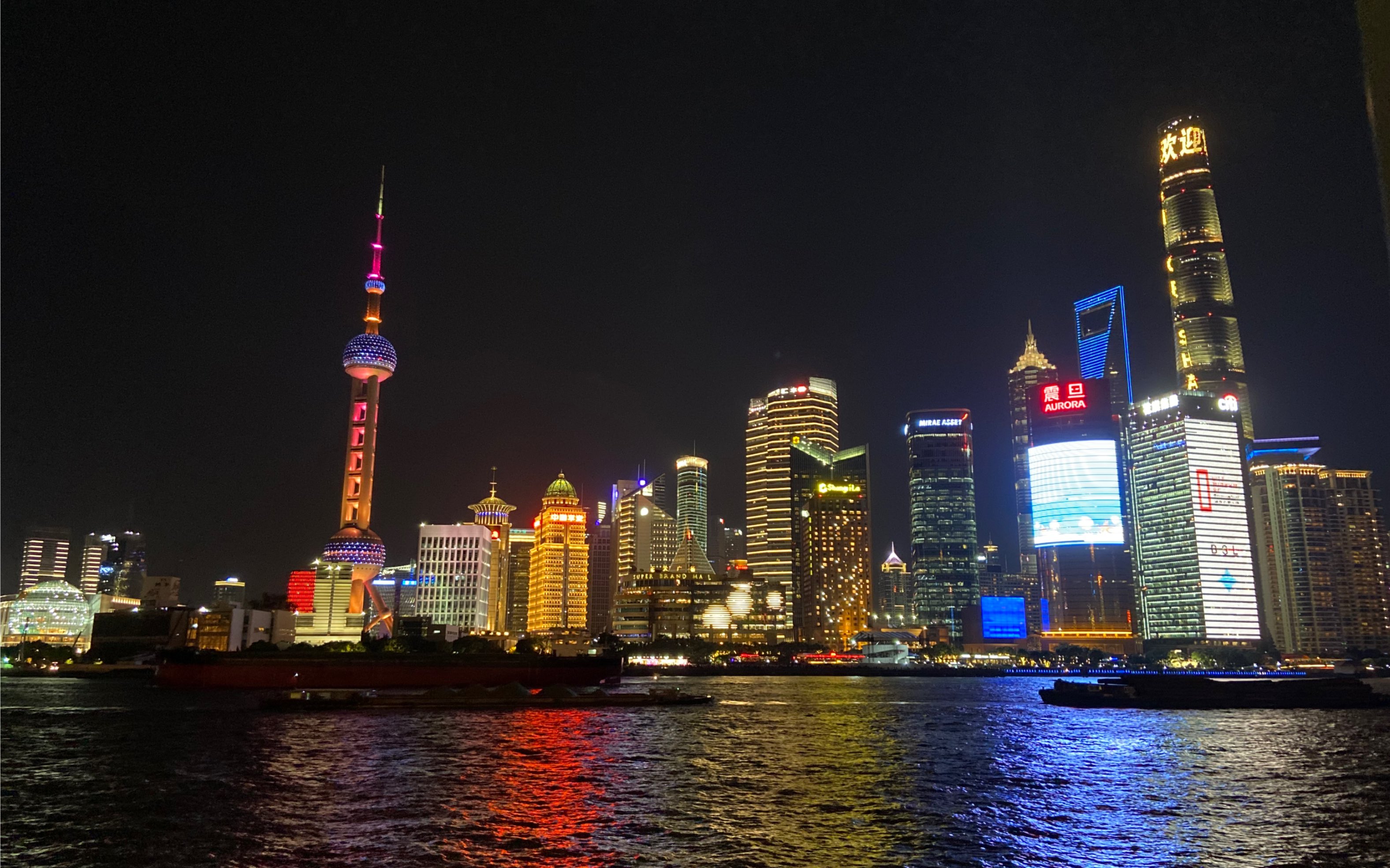 热血青年踊跃参军八月一日的上海外滩