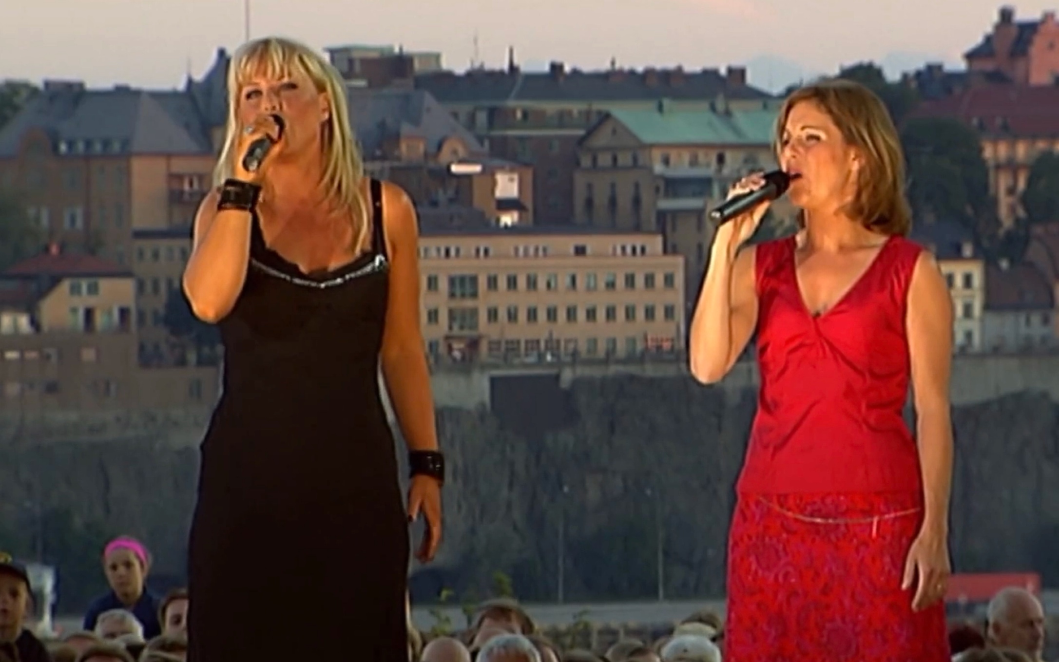 [图]【LIVE】Helen Sjöholm&Josefin Nilsson - Jag vet vad han vill (I Know Him So Well)